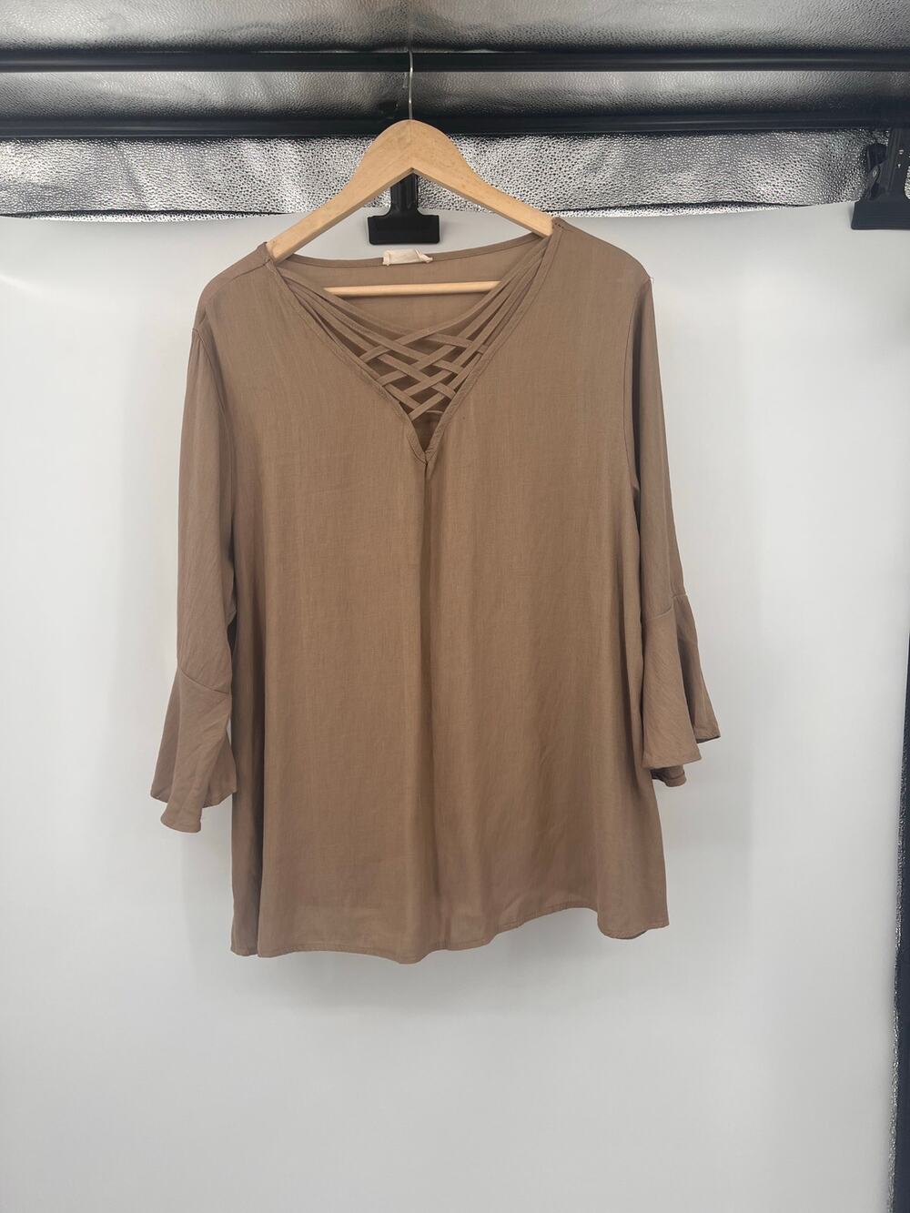Lida Collection Womens XXL/XXXL Beige Peasant Top 3/4 Flutter Sleeve V Neck